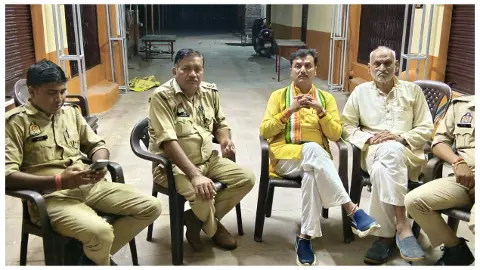 Hathras News: वोट चोरी के खिलाफ आंदोलन को लेकर कांग्रेस नेता चन्द्रगुप्त विक्रमादित्य हाउस अरेस्ट Hathras News: वोट चोरी के खिलाफ आंदोलन को लेकर कांग्रेस नेता चन्द्रगुप्त विक्रमादित्य हाउस अरेस्ट