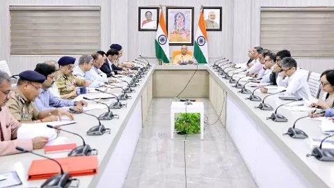 योगी सरकार का सख्त निर्देश: 24 घंटे में शिकायतों का जवाब, 15 दिन में निपटेंगे राजस्व मामले