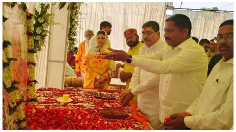 Chandauli News: राज्यसभा सांसद दर्शना सिंह की सासू मां के त्रयोदशाह पर राष्ट्रीय तेली साहू महा संगठन