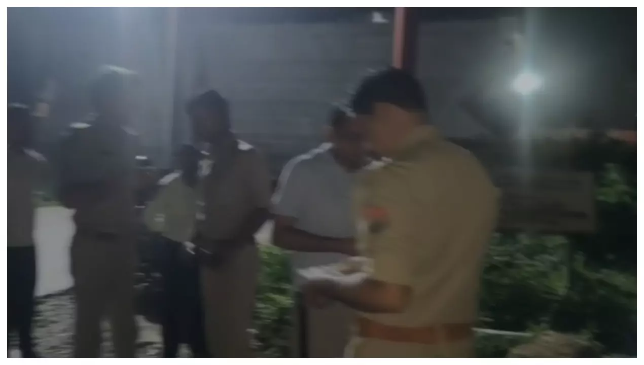 चंदौली में बड़ी वारदात: फाइनेंसकर्मी से 3.5 लाख की लूट, कार छोड़कर भागे 3 बदमाश