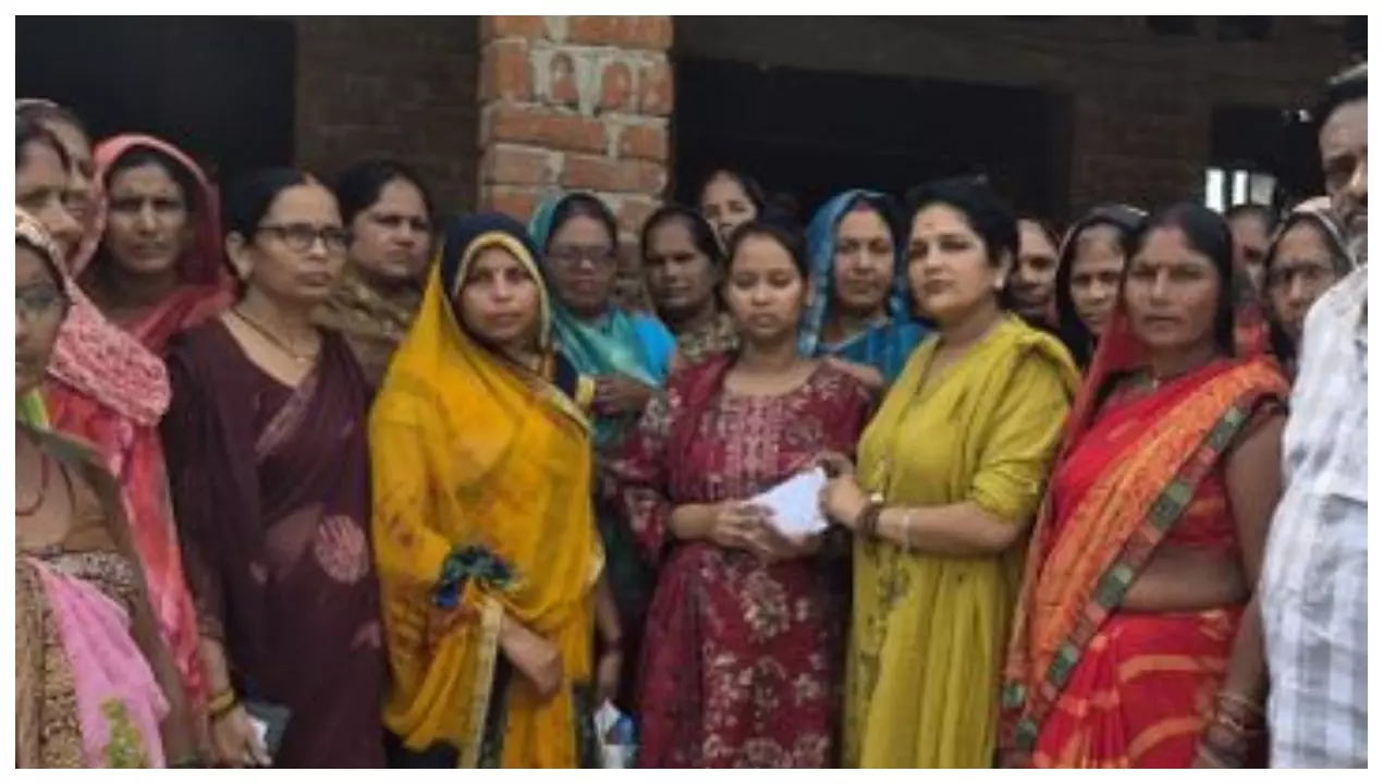 Raebareli News: आशा कार्यकर्ता नीलम सिंह के निधन पर शोक, साथियों ने बेटी को दी मदद