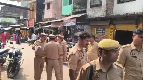 Sitapur News: सीतापुर में दिनदहाड़े व्यापारी की पीट-पीटकर हत्या, मुख्य बाजार में मची सनसनी Sitapur News: सीतापुर में दिनदहाड़े व्यापारी की पीट-पीटकर हत्या, मुख्य बाजार में मची सनसनी