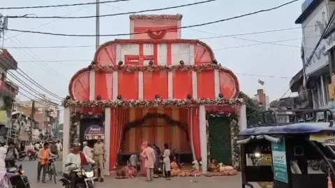 Mahoba: महोबा में शारदीय नवरात्र की धूम, बंगाल-बिहार के कारीगरों ने सजाईं मां दुर्गा की प्रतिमाएं Mahoba: महोबा में शारदीय नवरात्र की धूम, बंगाल-बिहार के कारीगरों ने सजाईं मां दुर्गा की प्रतिमाएं