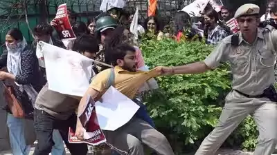 Jantar Mantar 2.0 Protest: हिरासत और पुलिस कार्रवाई के बाद भी नहीं झुके कॉकरोच, आज फिर CJP का प्रदर्शन