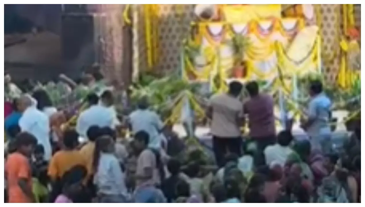 श्रीकृष्ण जन्मभूमि पर गूंजे जय श्रीराम के जयकारे, धनुष यज्ञ और सीता स्वयंवर की लीला ने मोहा मन श्रीकृष्ण जन्मभूमि पर गूंजे जय श्रीराम के जयकारे, धनुष यज्ञ और सीता स्वयंवर की लीला ने मोहा मन