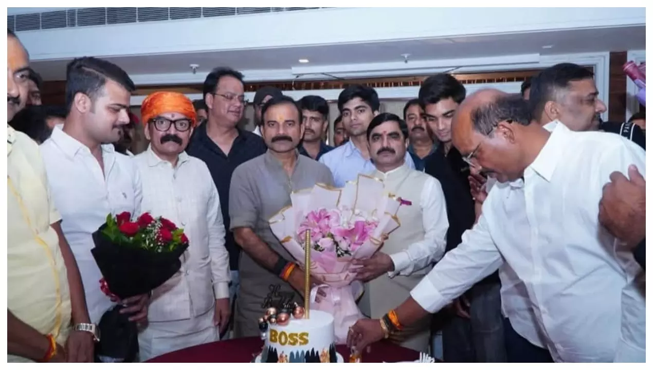 Chandauli News: विधायक सुशील सिंह ने छोटे भाई डॉ. सुजीत सिंह को दी जन्मदिन की बधाई Chandauli News: विधायक सुशील सिंह ने छोटे भाई डॉ. सुजीत सिंह को दी जन्मदिन की बधाई
