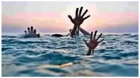 Chitrakoot News: चित्रकूट: आंगन में रखे पानी के टब में डूबने से एक वर्षीय मासूम की दर्दनाक मौत Chitrakoot News: चित्रकूट: आंगन में रखे पानी के टब में डूबने से एक वर्षीय मासूम की दर्दनाक मौत