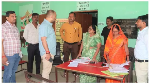 Pratapgarh News: मतदाता सूची में नाम जुड़वाने को बूथों पर लगे कैंप, डीएम ने लिया जायजा Pratapgarh News: मतदाता सूची में नाम जुड़वाने को बूथों पर लगे कैंप, डीएम ने लिया जायजा