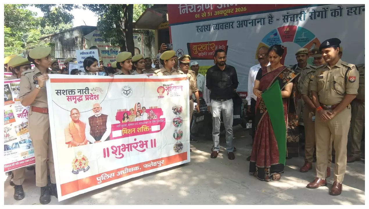 Fatehpur: मिशन शक्ति के छठे चरण का शुभारंभ, महिलाओं और बालिकाओं को जागरूक करने के लिए निकली रैली
