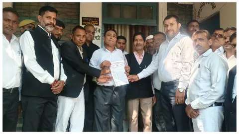 Balrampur News: ऑनलाइन दाखिला-खारिज व्यवस्था के विरोध में उतरे अधिवक्ता, राज्यपाल को भेजा ज्ञापन Balrampur News: ऑनलाइन दाखिला-खारिज व्यवस्था के विरोध में उतरे अधिवक्ता, राज्यपाल को भेजा ज्ञापन