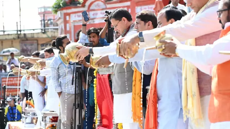 पीएम मोदी के 25 साल के सार्वजनिक सेवा कार्यकाल पर सीएम धामी ने हरकी पैड़ी पर की गंगा आरती पीएम मोदी के 25 साल के सार्वजनिक सेवा कार्यकाल पर सीएम धामी ने हरकी पैड़ी पर की गंगा आरती