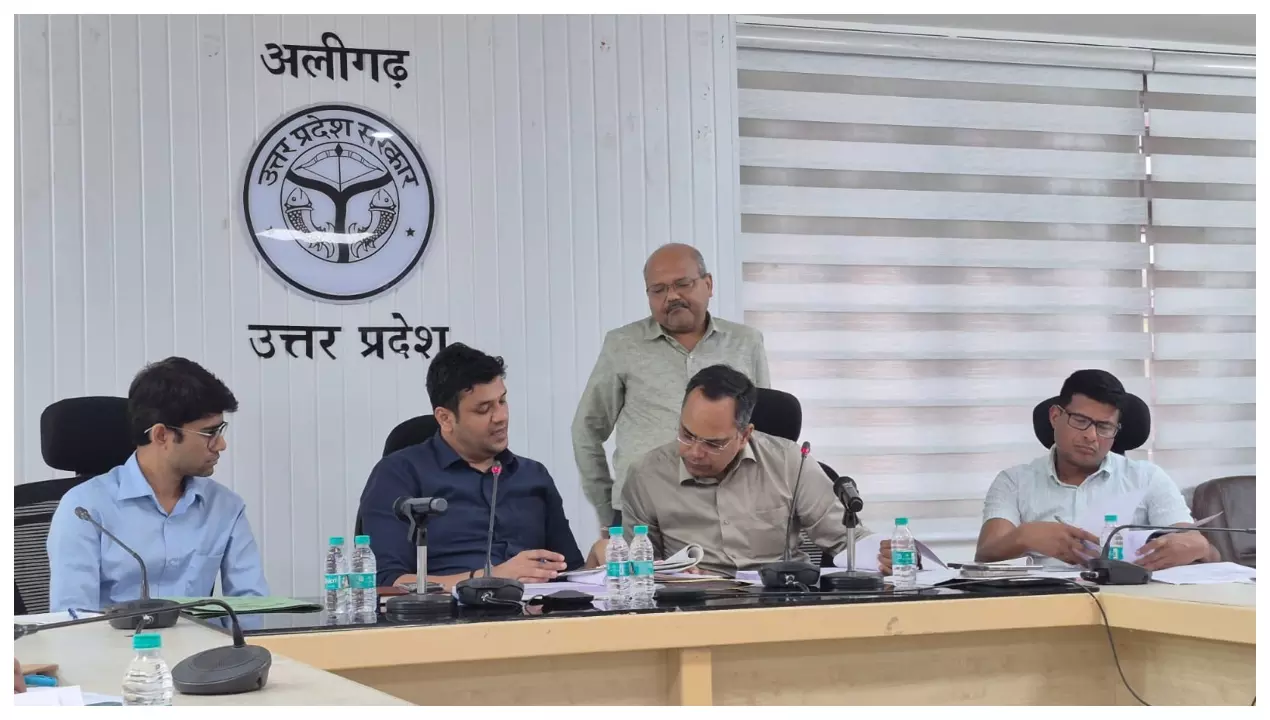 Aligarh News: 59 योजनाओं को ए ग्रेड, पर जिला 46वें स्थान पर; डीएम ने दी चेतावनी Aligarh News: 59 योजनाओं को ए ग्रेड, पर जिला 46वें स्थान पर; डीएम ने दी चेतावनी