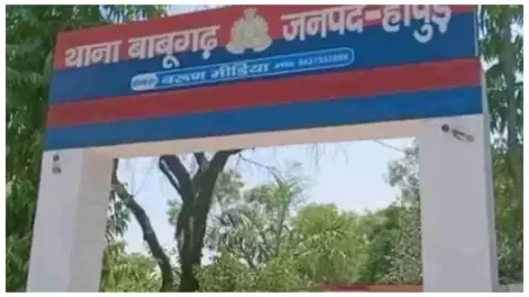 Hapur News: हापुड़ में ट्रैक्टर-टेंपो की भीषण टक्कर, महिला की मौत और सात घायल