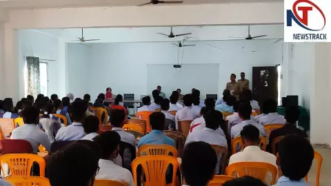 Azamgarh News: जागरूकता कार्यक्रम आयोजित, ठगी होने पर 1930 पर शिकायत करने की अपील