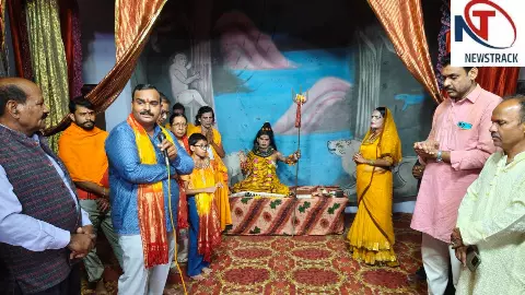 Balrampur: रामलीला में नारद मोह, रावण जन्म और सीता जन्म का मंचन, कलाकारों ने जीता दर्शकों का दिल Balrampur: रामलीला में नारद मोह, रावण जन्म और सीता जन्म का मंचन, कलाकारों ने जीता दर्शकों का दिल