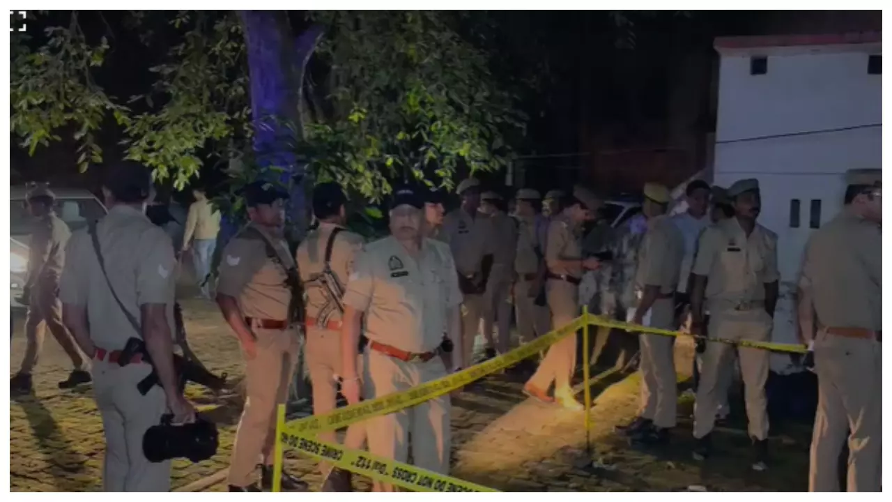 मुजफ्फरनगर में खौफनाक वारदातआ: आईटीआई कॉलेज के शिव मंदिर के पुजारी की गोली मारकर हत्या मुजफ्फरनगर में खौफनाक वारदातआ: आईटीआई कॉलेज के शिव मंदिर के पुजारी की गोली मारकर हत्या