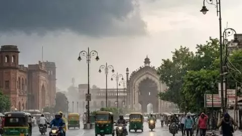 Aaj Ka Mausam: UP में तीन दिन बाद फिर बदलने वाला है मौसम, वर्षा का अलर्ट, जानें लखनऊ का हाल Aaj Ka Mausam: UP में तीन दिन बाद फिर बदलने वाला है मौसम, वर्षा का अलर्ट, जानें लखनऊ का हाल