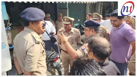 Shamli News: सर्राफा बाजार में बड़ी चोरी, छत तोड़कर डेढ़ करोड़ के जेवरात पार Shamli News: सर्राफा बाजार में बड़ी चोरी, छत तोड़कर डेढ़ करोड़ के जेवरात पार