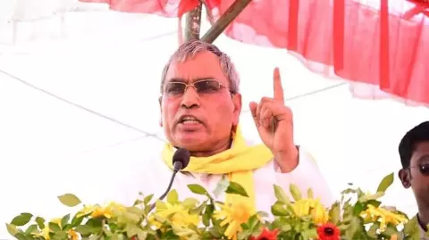 पंचायत चुनाव पर कोर्ट के फैसले के बाद क्या होगा? ओम प्रकाश राजभर ने कही ये बात पंचायत चुनाव पर कोर्ट के फैसले के बाद क्या होगा? ओम प्रकाश राजभर ने कही ये बात
