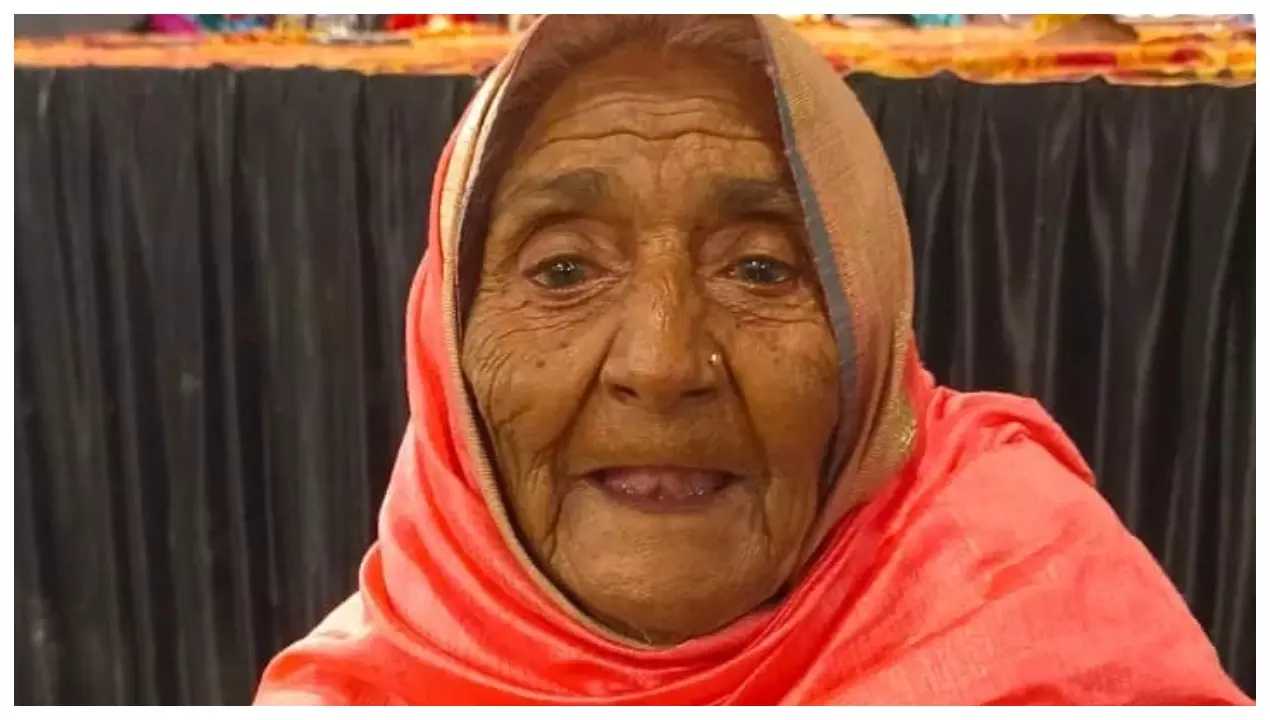 हापुड़: 45 साल से रामलीला कलाकारों की सेवा कर रहीं 95 वर्षीय कांती अम्मा
