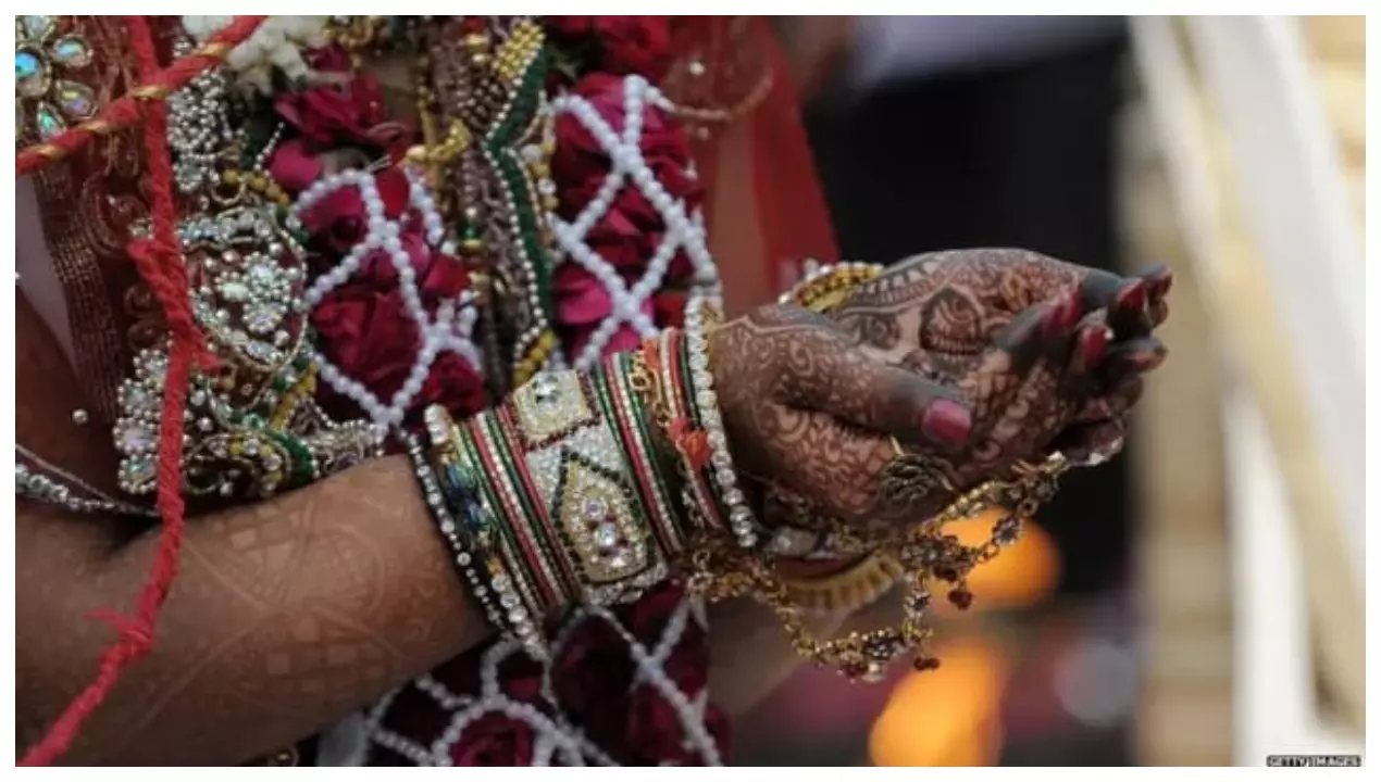Hapur News:25 लाख रुपये की दहेज मांग, फिर विवाहिता की मौत! 10 माह के मासूम के सिर से उठा मां का साया