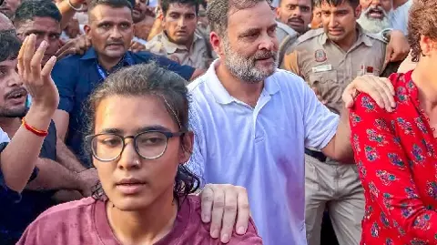 नेहा बोरा के बांग्लादेश वाले बयान पर क्यों भड़की BJP? राहुल गांधी को घेरा, जानिए पूरा विवाद नेहा बोरा के बांग्लादेश वाले बयान पर क्यों भड़की BJP? राहुल गांधी को घेरा, जानिए पूरा विवाद