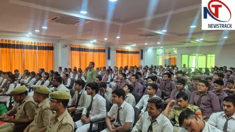 Etawah News: इटावा में मिशन शक्ति अभियान के तहत विद्यार्थियों को बताए सफलता और करियर के मंत्र Etawah News: इटावा में मिशन शक्ति अभियान के तहत विद्यार्थियों को बताए सफलता और करियर के मंत्र