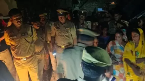 बेटी के सामने पिता की लाठी-डंडों से पीटकर हत्या, पुरानी रंजिश में हमले की आशंका बेटी के सामने पिता की लाठी-डंडों से पीटकर हत्या, पुरानी रंजिश में हमले की आशंका