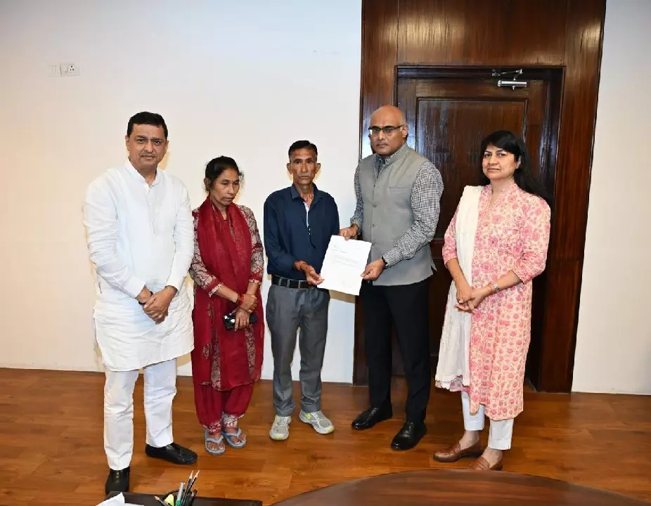 अंकिता भंडारी के माता-पिता ने सीबीआई के वरिष्ठ अधिकारियों से की मुलाकात अंकिता भंडारी के माता-पिता ने सीबीआई के वरिष्ठ अधिकारियों से की मुलाकात