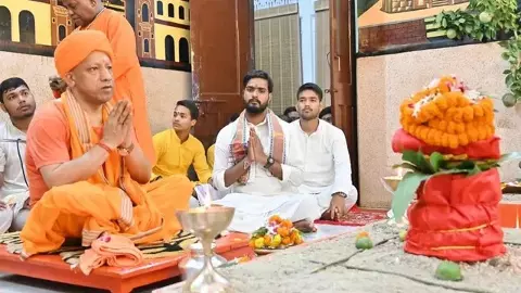 गोरक्षपीठ में तीन दिन विशेष अनुष्ठान करेंगे सीएम योगी, दशहरे पर निकालेंगे विजयादशमी शोभायात्रा गोरक्षपीठ में तीन दिन विशेष अनुष्ठान करेंगे सीएम योगी, दशहरे पर निकालेंगे विजयादशमी शोभायात्रा