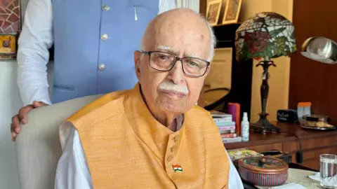 लालकृष्ण आडवाणी की अचानक बिगड़ी तबीयत, दिल्ली के अपोलो अस्पताल में भर्ती, जानें क्या है हाल