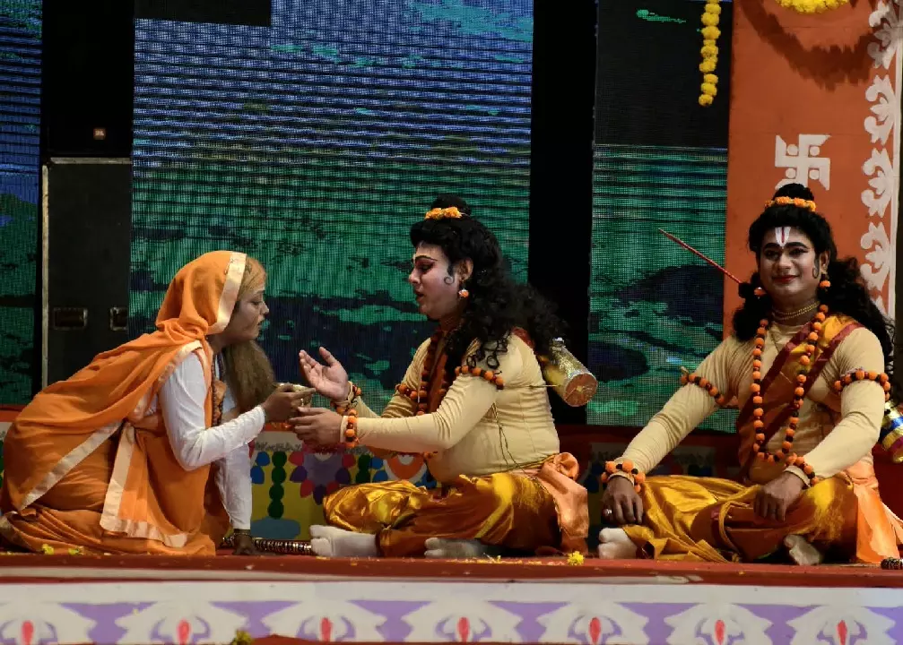 ऐशबाग की ऐतिहासिक रामलीला में दिखा AI का कमाल, उड़ते हनुमान को देख रोमांचित हुए  दर्शक