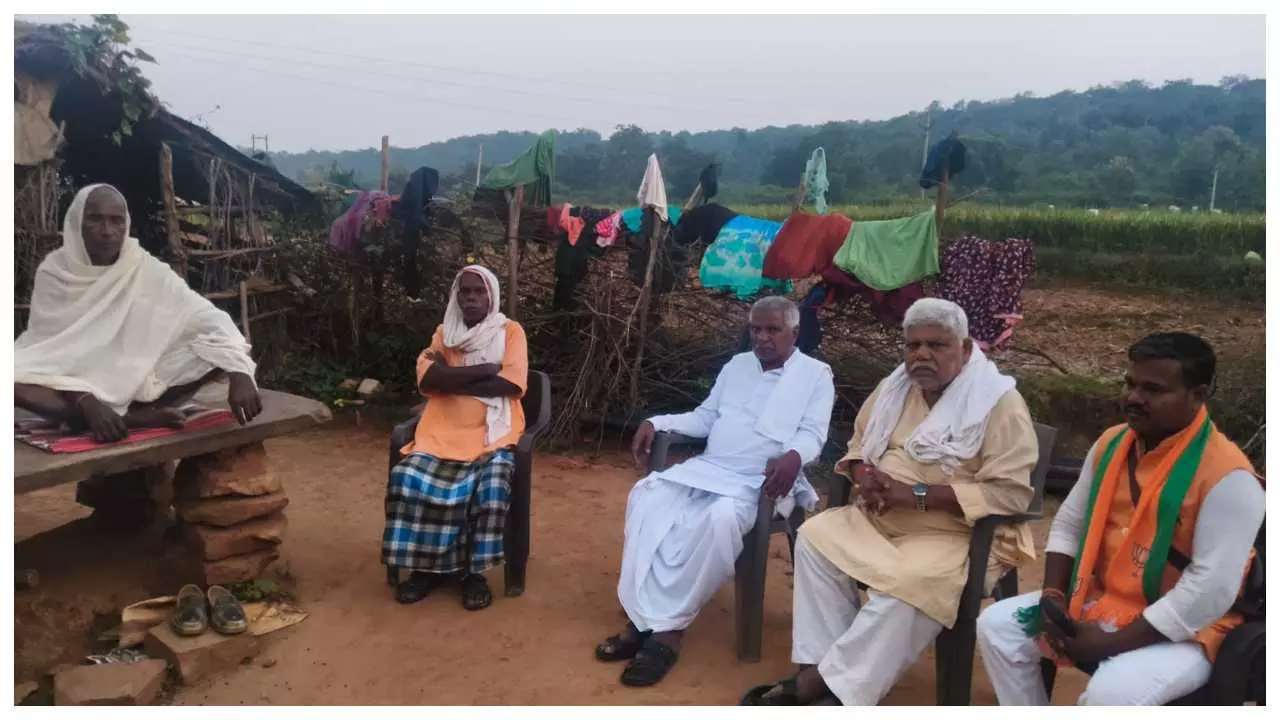 Family grieves over death of father and mother, MLA Kailash Acharya ties Dhandhas Family grieves over death of father and mother, MLA Kailash Acharya ties Dhandhas