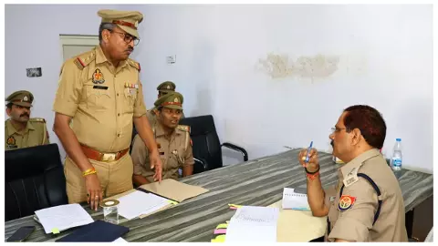 Hapur News हापुड़ में एसपी मधुबन सिंह का साइबर थाने पर औचक निरीक्षण, शिकायतों के निस्तारण के निर्देश Hapur News हापुड़ में एसपी मधुबन सिंह का साइबर थाने पर औचक निरीक्षण, शिकायतों के निस्तारण के निर्देश
