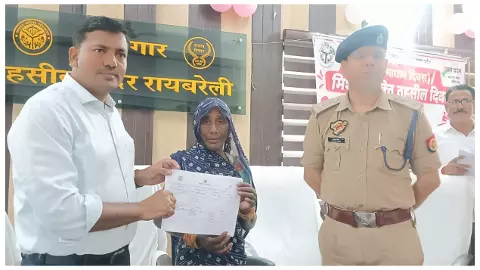 Raebareli: रायबरेली में एसडीएम गौतम सिंह की कार्रवाई, महिला को वापस मिला 4000 वर्गमीटर जमीन का हक Raebareli: रायबरेली में एसडीएम गौतम सिंह की कार्रवाई, महिला को वापस मिला 4000 वर्गमीटर जमीन का हक