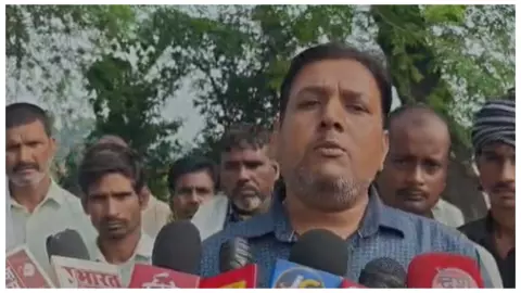 Kasganj News: कासगंज में एक साथ उठीं 5 अर्थियां, नरौरा हादसे से दहला गांव; 50 लाख मुआवजे की मांग Kasganj News: कासगंज में एक साथ उठीं 5 अर्थियां, नरौरा हादसे से दहला गांव; 50 लाख मुआवजे की मांग
