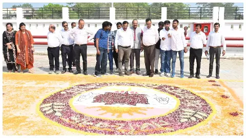 Colors gave message of nation building on theme Colors of service, with nation