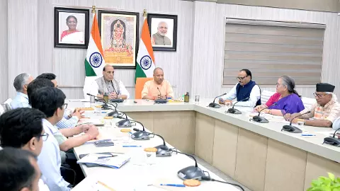 फैजुल्लागंज को हर साल की बाढ़ से मिलेगी मुक्ति, 5.5 किमी तटबंध बनाएगी योगी सरकार फैजुल्लागंज को हर साल की बाढ़ से मिलेगी मुक्ति, 5.5 किमी तटबंध बनाएगी योगी सरकार