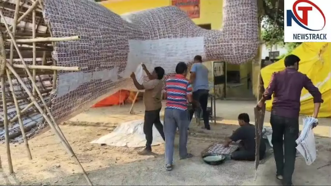 Jalaun: 50 साल से रावण-मेघनाद के पुतले बना रहा मुस्लिम परिवार, कोंच में दिखती है गंगा-जमुनी तहजीब Jalaun: 50 साल से रावण-मेघनाद के पुतले बना रहा मुस्लिम परिवार, कोंच में दिखती है गंगा-जमुनी तहजीब