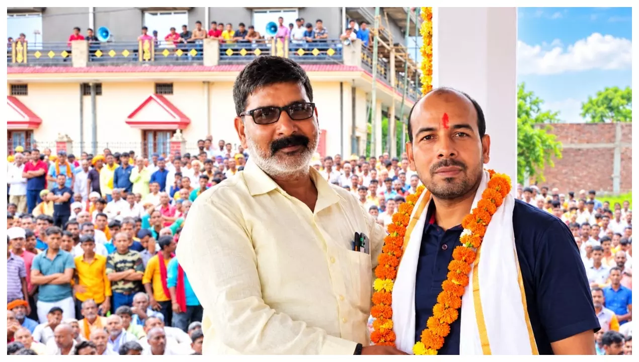 Chandauli : कुश्ती दंगल को नई पहचान देने वाले तीन बार के अध्यक्ष,नीरज अग्रहरि को बनाया गया संरक्षक Chandauli : कुश्ती दंगल को नई पहचान देने वाले तीन बार के अध्यक्ष,नीरज अग्रहरि को बनाया गया संरक्षक