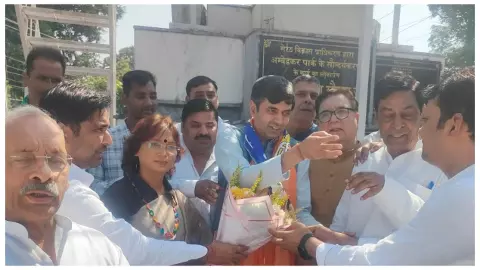 Meerut News : मेरठ पहुंचे रालोद प्रदेश अध्यक्ष ऐश्वर्य राज सिंह, महापुरुषों की प्रतिमाओं पर किया मा Meerut News : मेरठ पहुंचे रालोद प्रदेश अध्यक्ष ऐश्वर्य राज सिंह, महापुरुषों की प्रतिमाओं पर किया मा