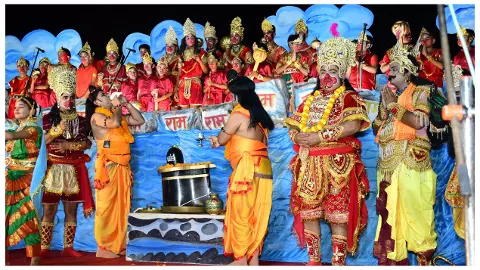 Sonbhadra: विभीषण की शरणागति से रामेश्वर स्थापना तक गूंजा जयघोष, समुद्र पर सेतु बांध लंका विजय को बढ़े प्रभु श्रीराम Sonbhadra: विभीषण की शरणागति से रामेश्वर स्थापना तक गूंजा जयघोष, समुद्र पर सेतु बांध लंका विजय को बढ़े प्रभु श्रीराम