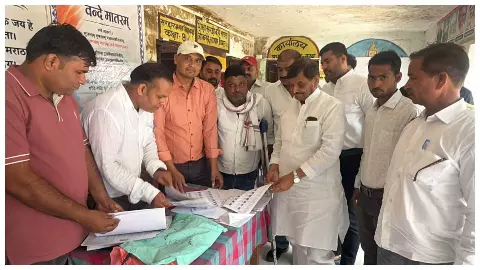 Etawah News: शिवपाल यादव ने बूथ स्तर पर संगठन मजबूत करने पर दिया जोर, मतदाता सूची की समीक्षा की Etawah News: शिवपाल यादव ने बूथ स्तर पर संगठन मजबूत करने पर दिया जोर, मतदाता सूची की समीक्षा की