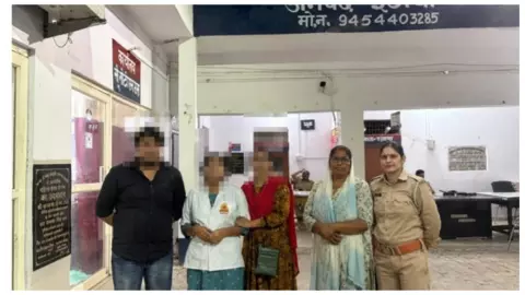 Etawah: इटावा में पुलिस की तेज कार्रवाई, एक घंटे में मिली 7 साल की बच्ची; दो युवतियां भी सकुशल बरामद Etawah: इटावा में पुलिस की तेज कार्रवाई, एक घंटे में मिली 7 साल की बच्ची; दो युवतियां भी सकुशल बरामद