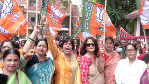 यूपी BJP महिला मोर्चा की नई टीम का ऐलान, 28 जिला अध्यक्षों के नाम घोषित, देखें पूरी लिस्ट यूपी BJP महिला मोर्चा की नई टीम का ऐलान, 28 जिला अध्यक्षों के नाम घोषित, देखें पूरी लिस्ट