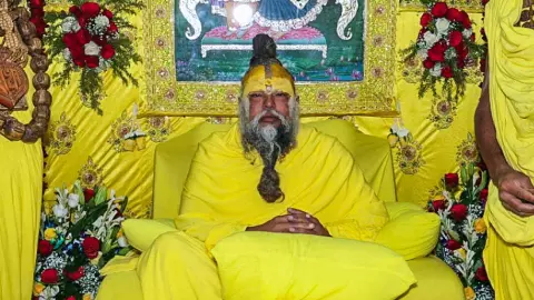 संत प्रेमानंद महाराज पर अब क्यों भड़के वृंदावन के संत? इस बात का प्रूफ तक मांग लिया संत प्रेमानंद महाराज पर अब क्यों भड़के वृंदावन के संत? इस बात का प्रूफ तक मांग लिया