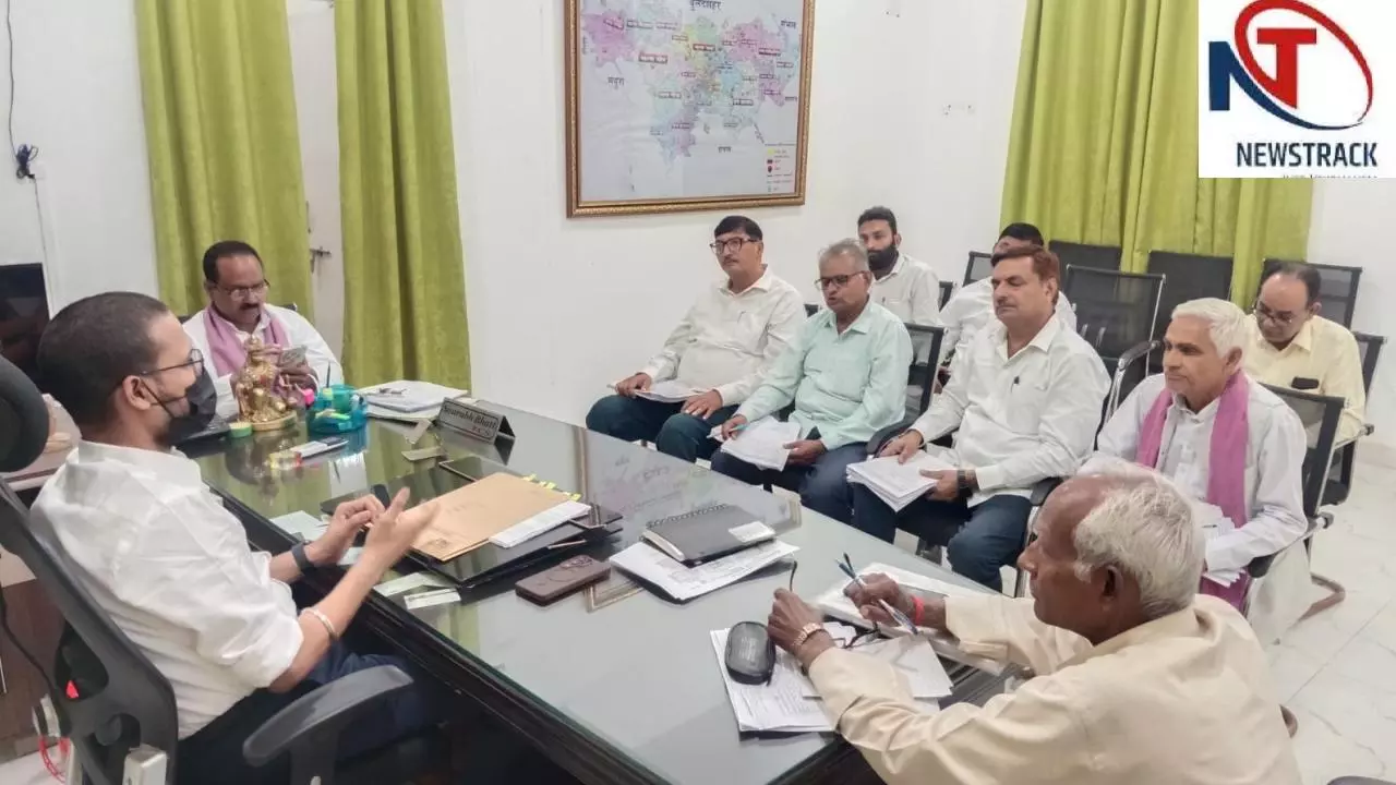 Aligarh News: अलीगढ़ में मतदेय स्थलों के संभाजन की प्रक्रिया तेज, 22 अक्टूबर तक दें आपत्ति और सुझाव Aligarh News: अलीगढ़ में मतदेय स्थलों के संभाजन की प्रक्रिया तेज, 22 अक्टूबर तक दें आपत्ति और सुझाव