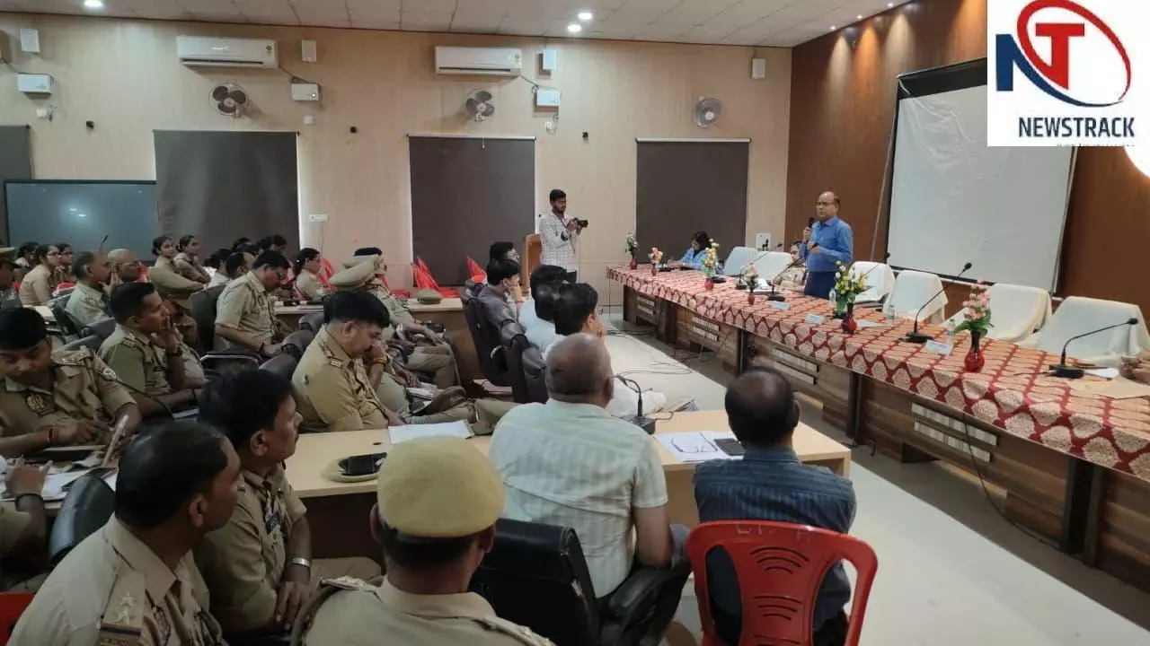 Chandauli News: एमएलसी चुनाव को लेकर प्रशासन अलर्ट, 30,211 मतदाता 10 केंद्रों पर करेंगे मतदान Chandauli News: एमएलसी चुनाव को लेकर प्रशासन अलर्ट, 30,211 मतदाता 10 केंद्रों पर करेंगे मतदान