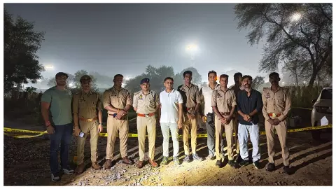 Mathura News: मथुरा में पुलिस मुठभेड़ के बाद अंतरजनपदीय गैंग के दो सदस्य गिरफ्तार, चोरी के 99,500 रुपये बरामद Mathura News: मथुरा में पुलिस मुठभेड़ के बाद अंतरजनपदीय गैंग के दो सदस्य गिरफ्तार, चोरी के 99,500 रुपये बरामद