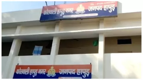 Hapur News: प्रीत विहार में घर के सामने खड़ी कार में ट्रैक्टर-ट्राली ने मारी जोरदार टक्कर, दो बच्चे बाल-बाल बचे Hapur News: प्रीत विहार में घर के सामने खड़ी कार में ट्रैक्टर-ट्राली ने मारी जोरदार टक्कर, दो बच्चे बाल-बाल बचे